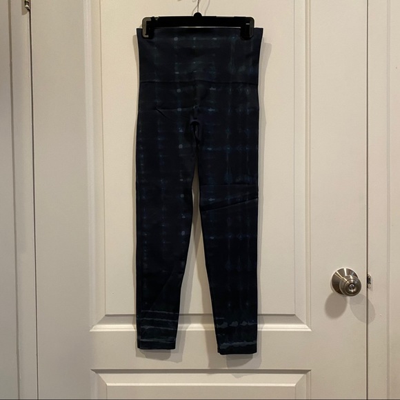 Spanx Tie-Dye Seamless Leggings - Picture 4 of 5